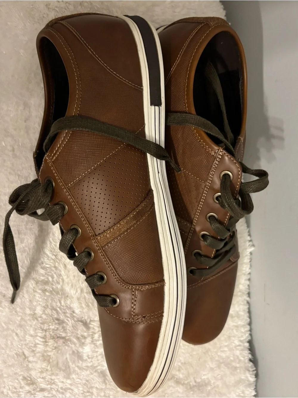 Kenneth Cole Reaction Brown Leather Low-Top Sneakers with Olive Laces